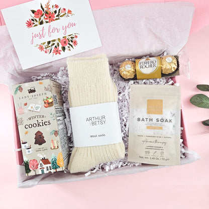 COSY TREATS BOX | SELF CARE COMFORT GIFT SET