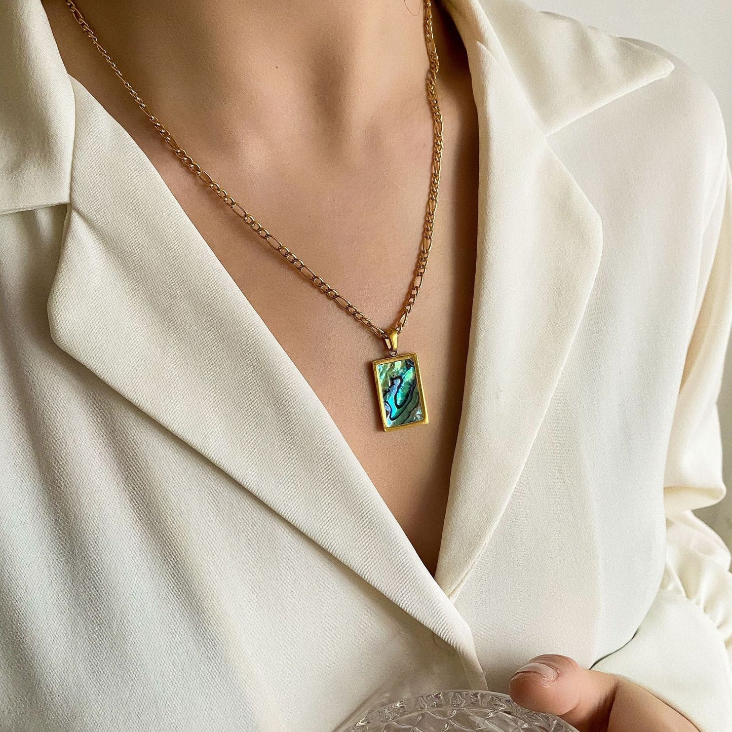 White Shell Inlaid Necklace